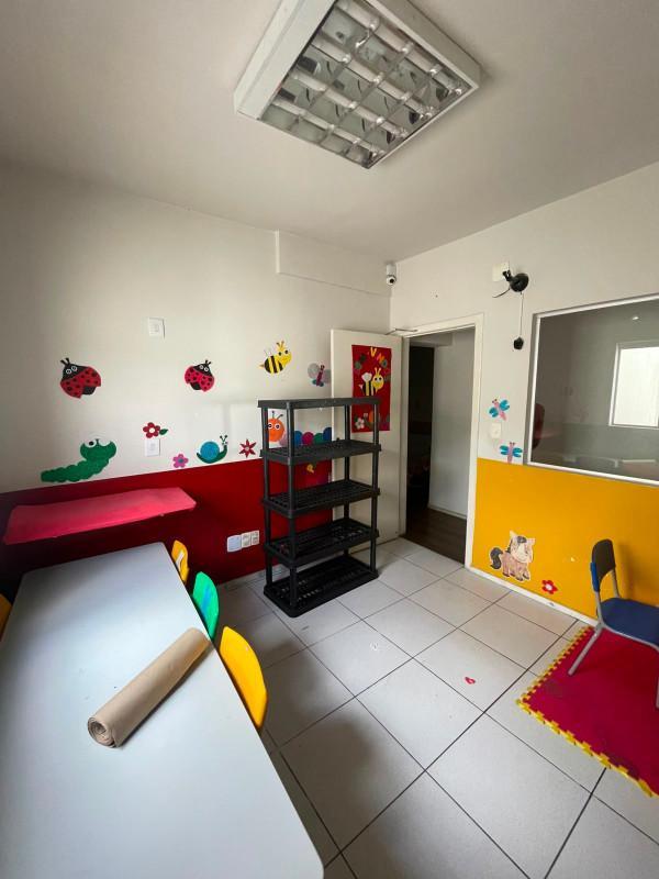 Casa Comercial, Candelária, 4 Quartos, 0 Vaga, 1 Suíte