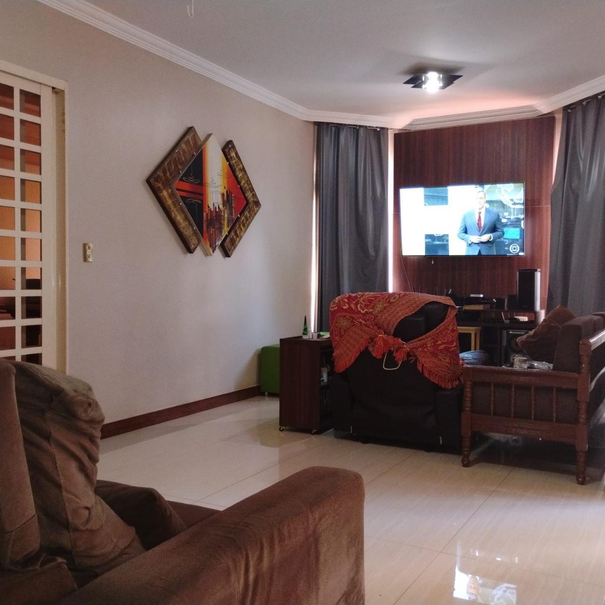 Casa, Castelo, 4 Quartos, 4 Vagas, 1 Suíte