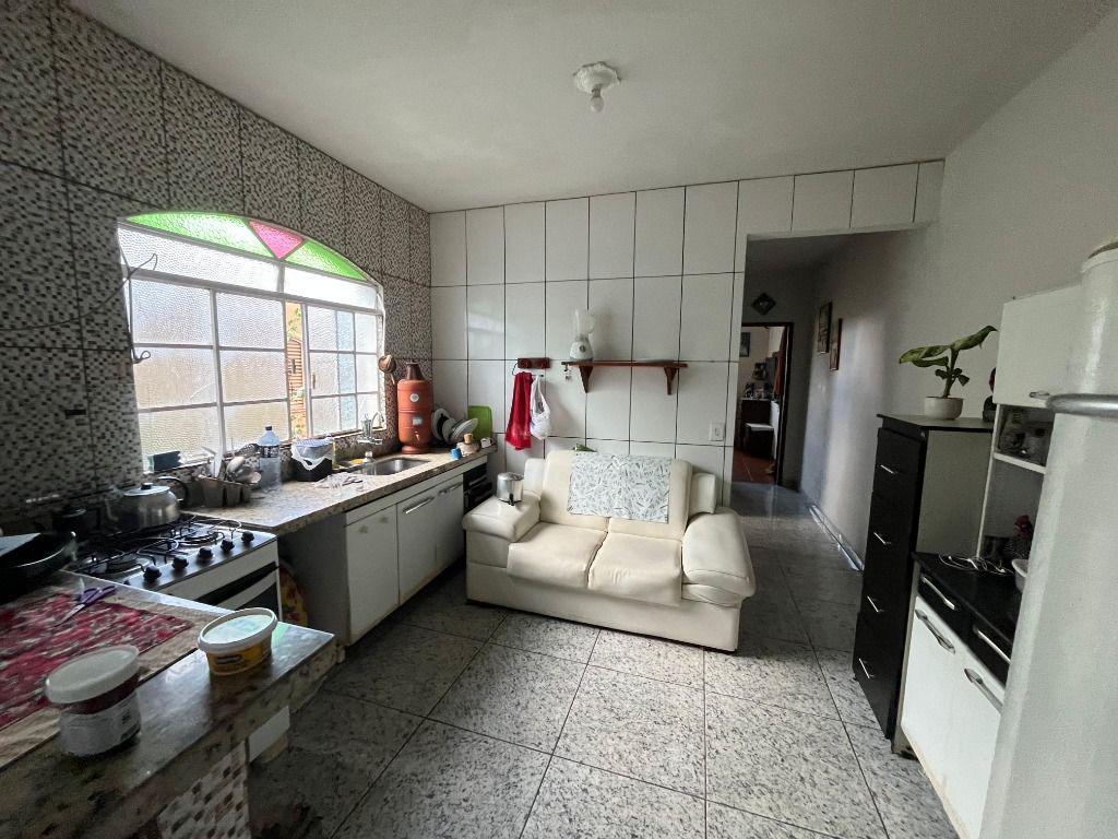 Casa, Centro, 6 Quartos, 4 Vagas, 1 Suíte