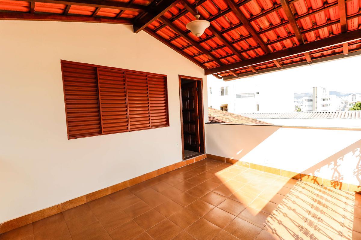 Casa, Sagrada Família, 4 Quartos, 5 Vagas, 1 Suíte