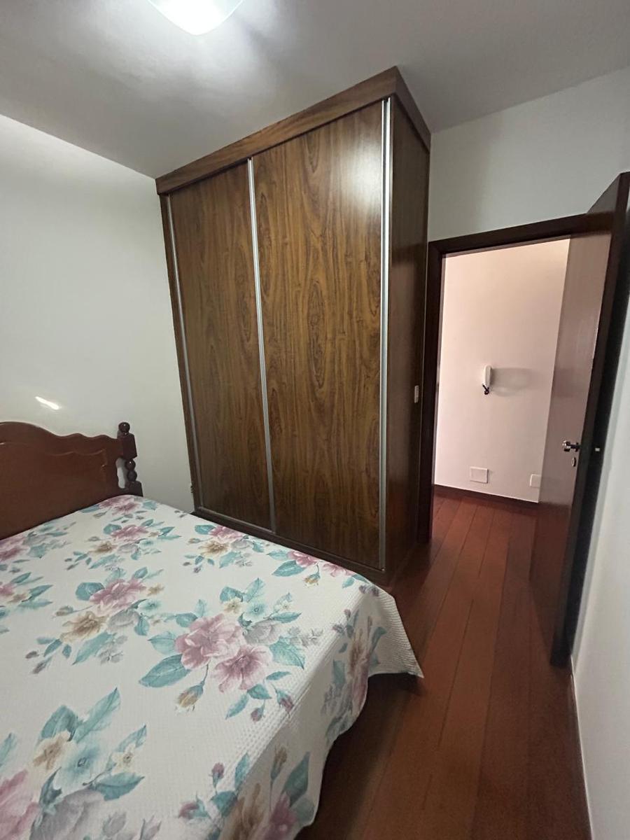 Casa, Castelo, 4 Quartos, 2 Vagas, 1 Suíte