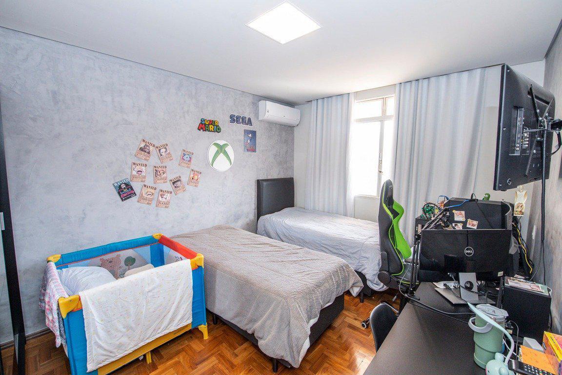 Casa, Cachoeirinha, 6 Quartos, 4 Vagas, 2 Suítes