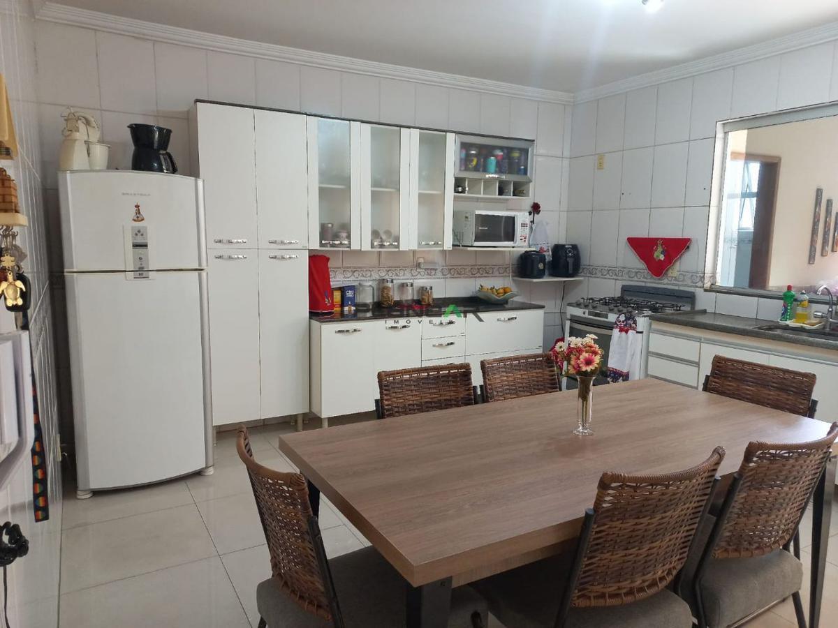 Casa, Santa Cruz Industrial, 3 Quartos, 2 Vagas, 1 Suíte