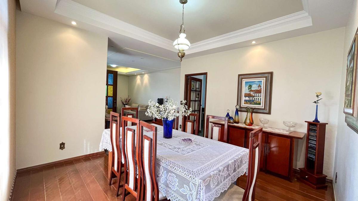 Casa, Luxemburgo, 5 Quartos, 4 Vagas, 2 Suítes