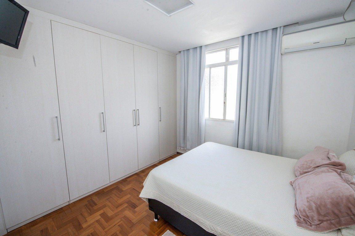 Casa, Cachoeirinha, 6 Quartos, 4 Vagas, 2 Suítes