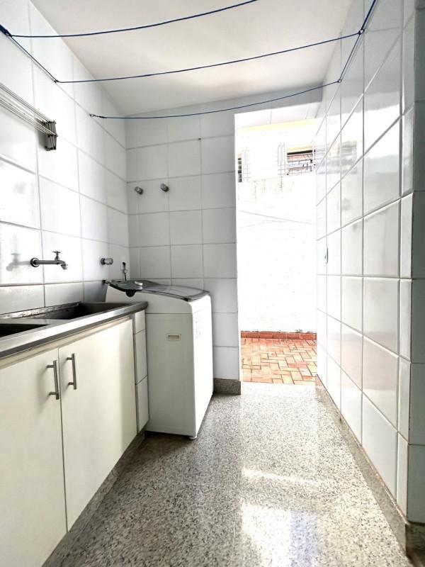 Casa, Castelo, 4 Quartos, 3 Vagas, 1 Suíte