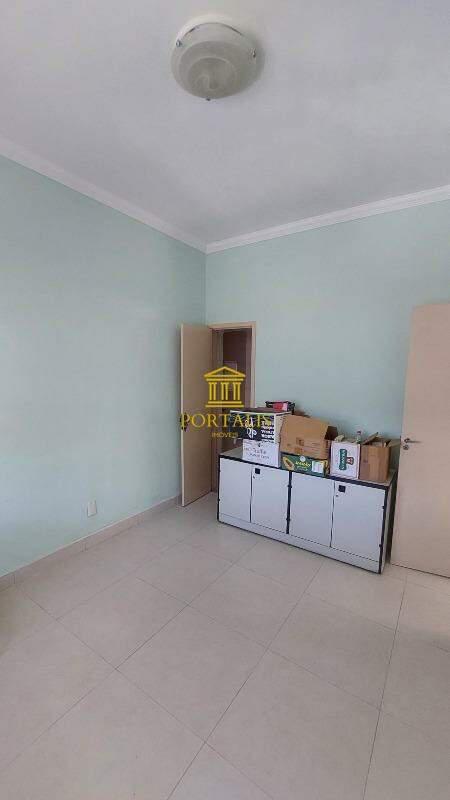 Casa, Floresta, 3 Quartos, 0 Vaga, 2 Suítes