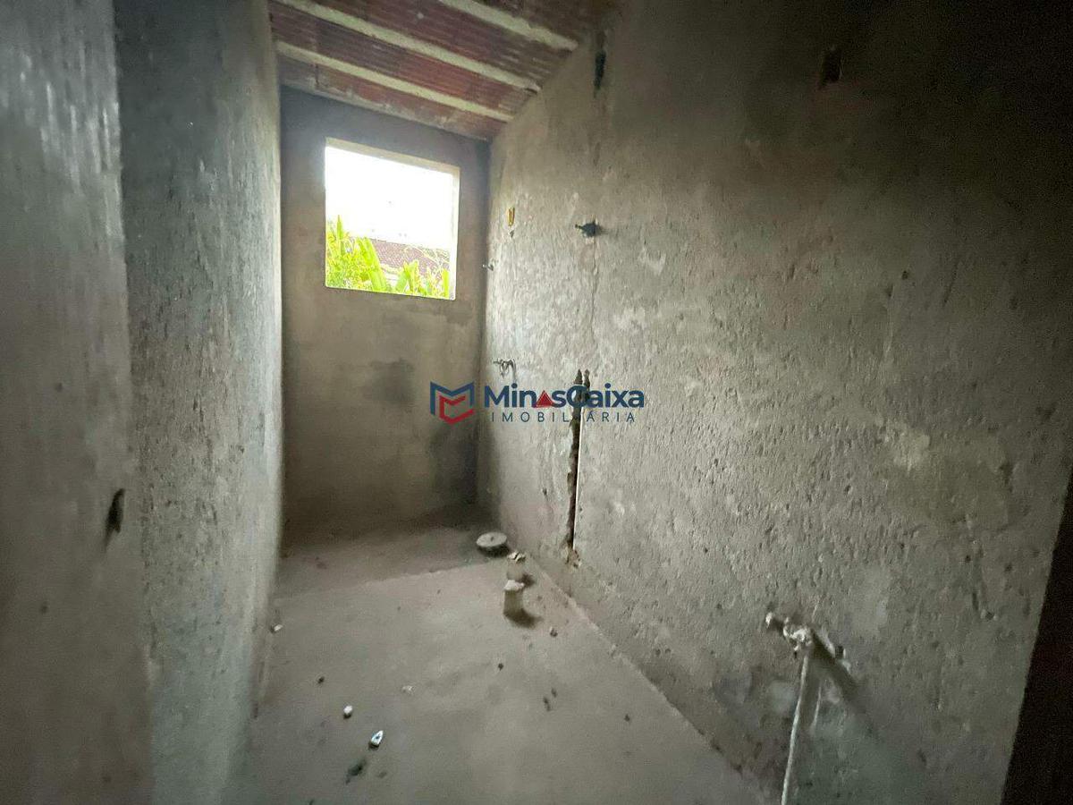 Casa, Funcionários, 4 Quartos, 10 Vagas, 1 Suíte