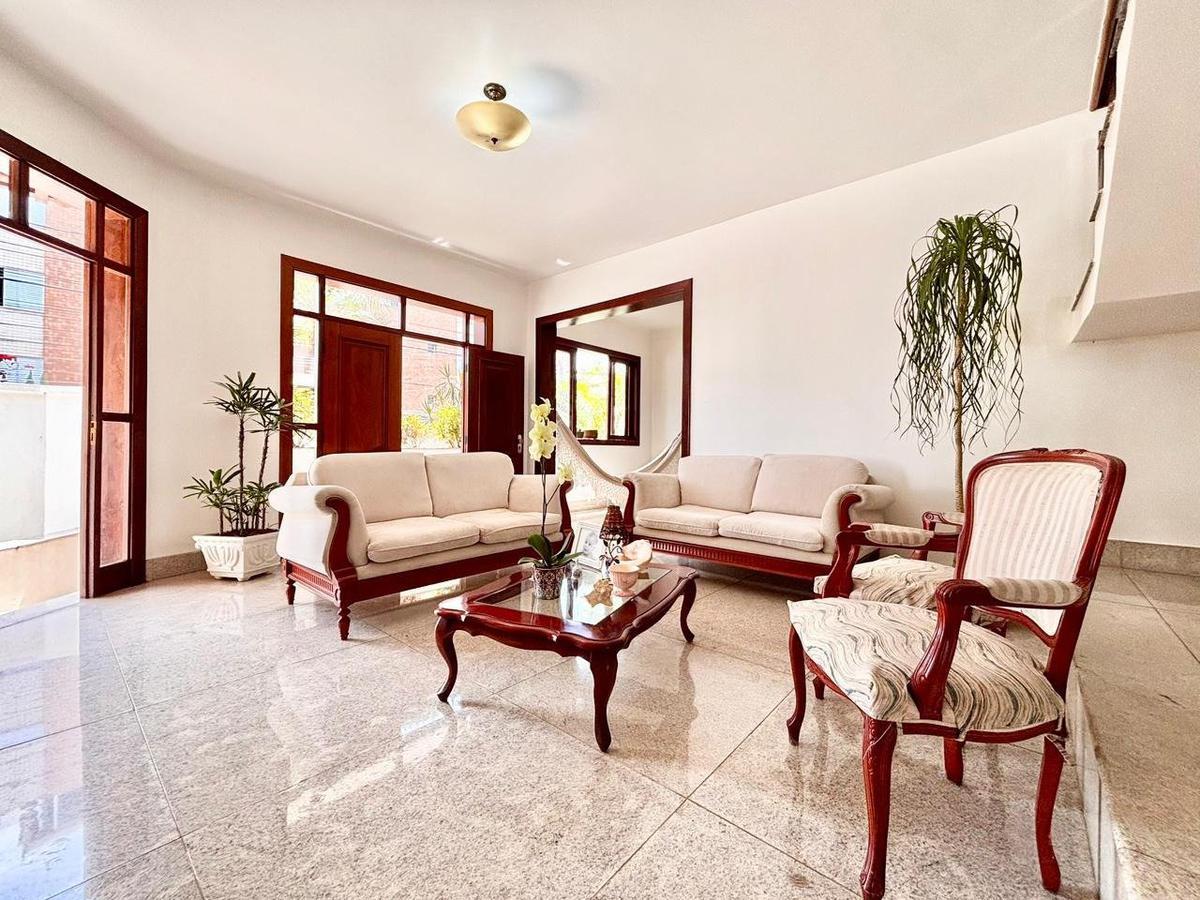 Casa, Castelo, 5 Quartos, 6 Vagas, 2 Suítes