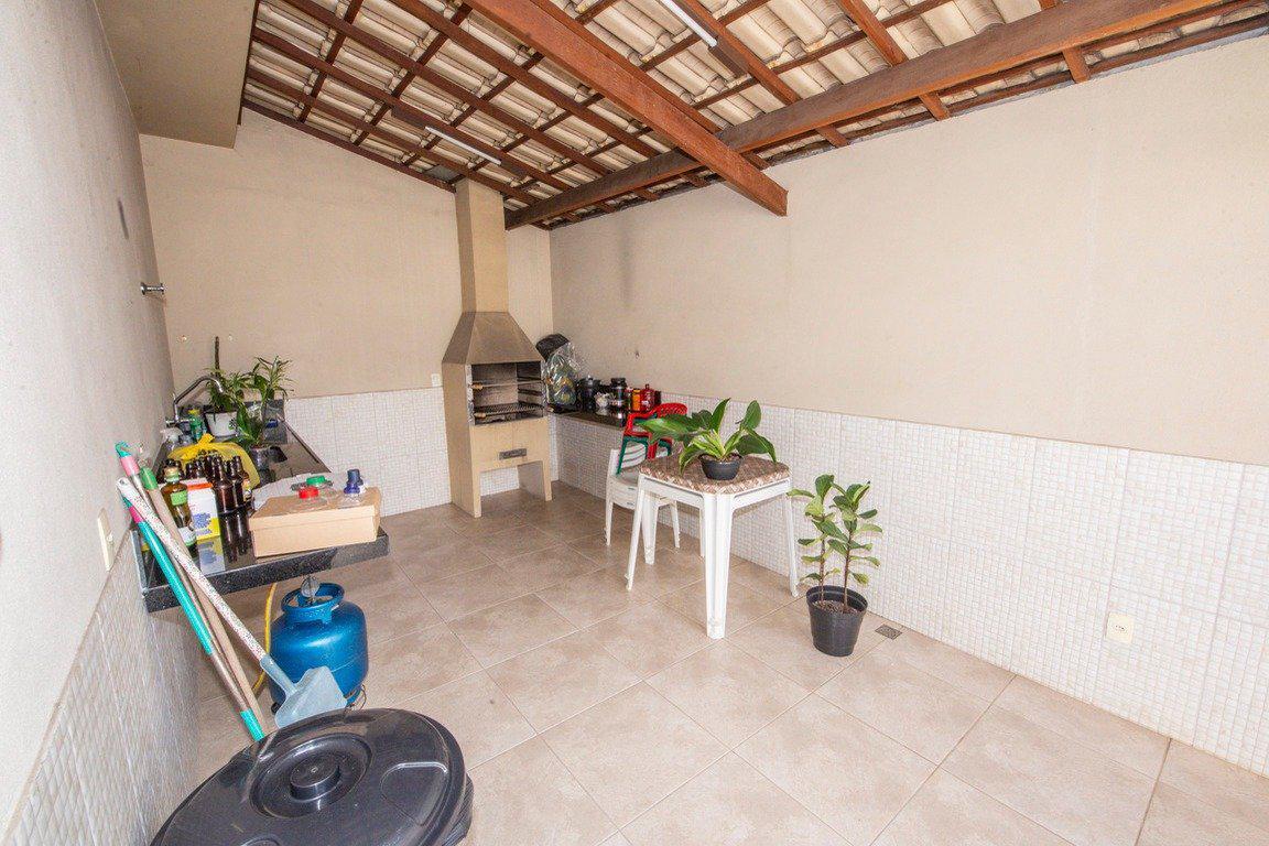 Casa, Cachoeirinha, 6 Quartos, 4 Vagas, 2 Suítes