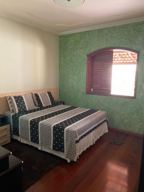 Casa, Industrial, 4 Quartos, 4 Vagas, 1 Suíte