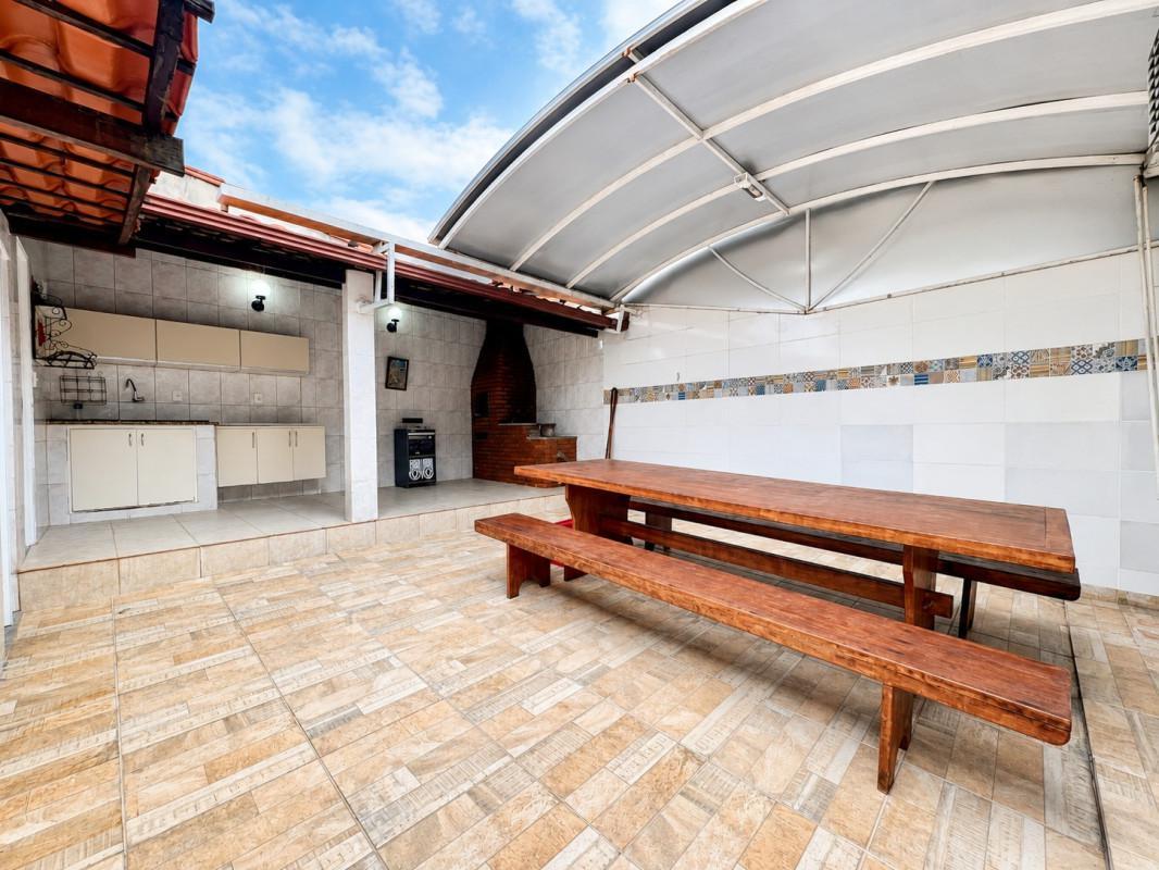 Casa, Castelo, 3 Quartos, 2 Vagas, 1 Suíte