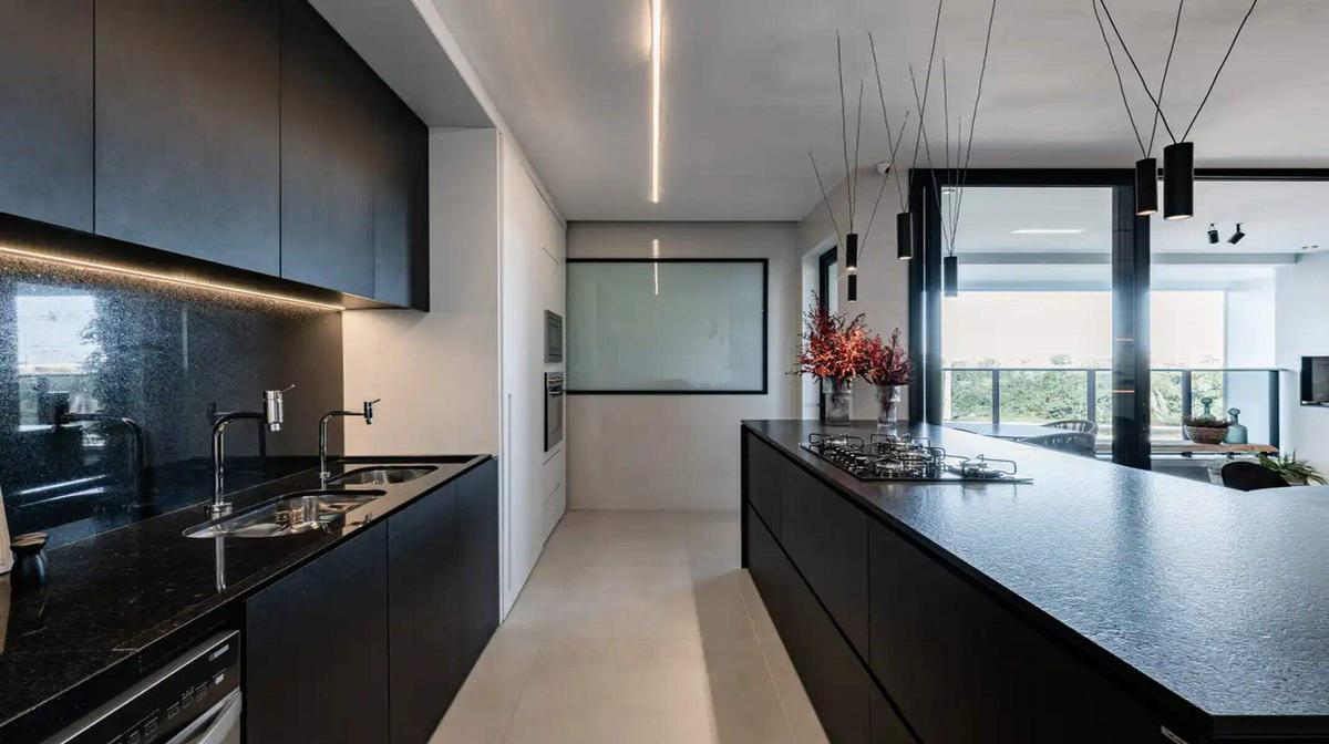 Apartamento, Jardim Karaíba, 4 Quartos, 2 Vagas, 4 Suítes