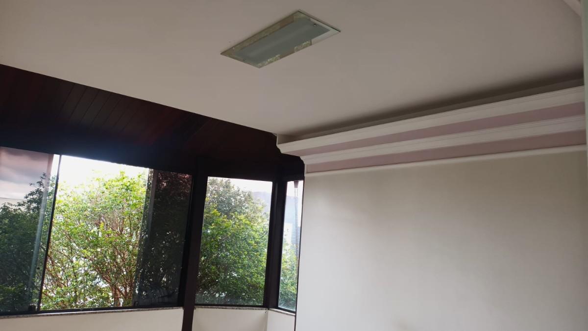 Casa, Colonial, 6 Quartos, 8 Vagas, 1 Suíte