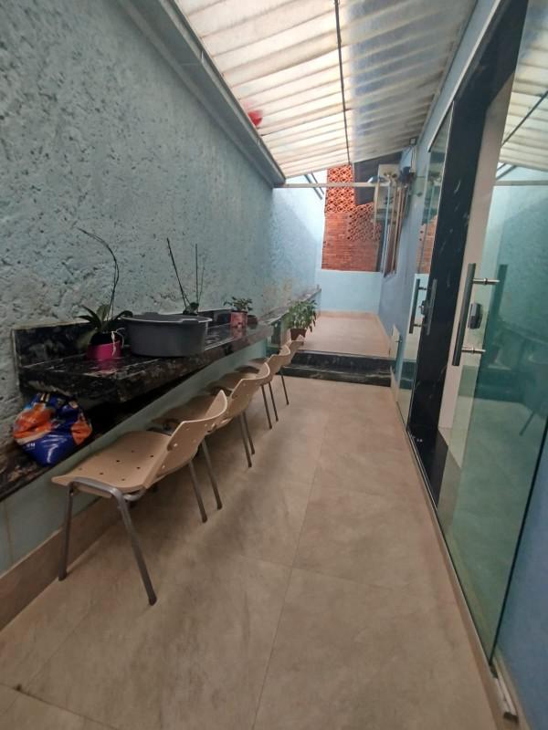 Casa, Castelo, 3 Quartos, 4 Vagas, 1 Suíte