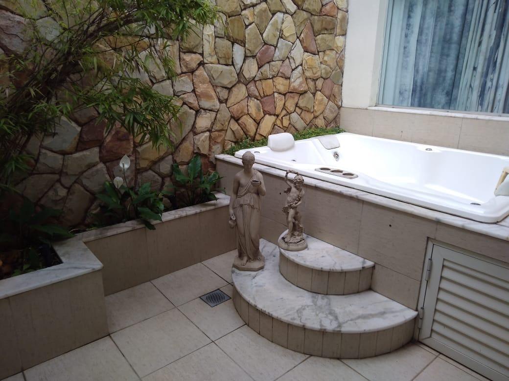 Casa, Jardim América, 3 Quartos, 5 Vagas, 1 Suíte