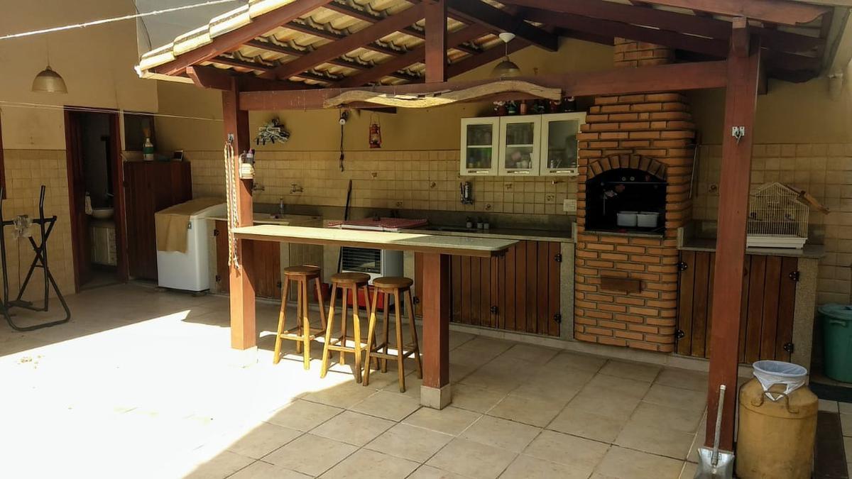 Casa, Castelo, 3 Quartos, 4 Vagas, 1 Suíte