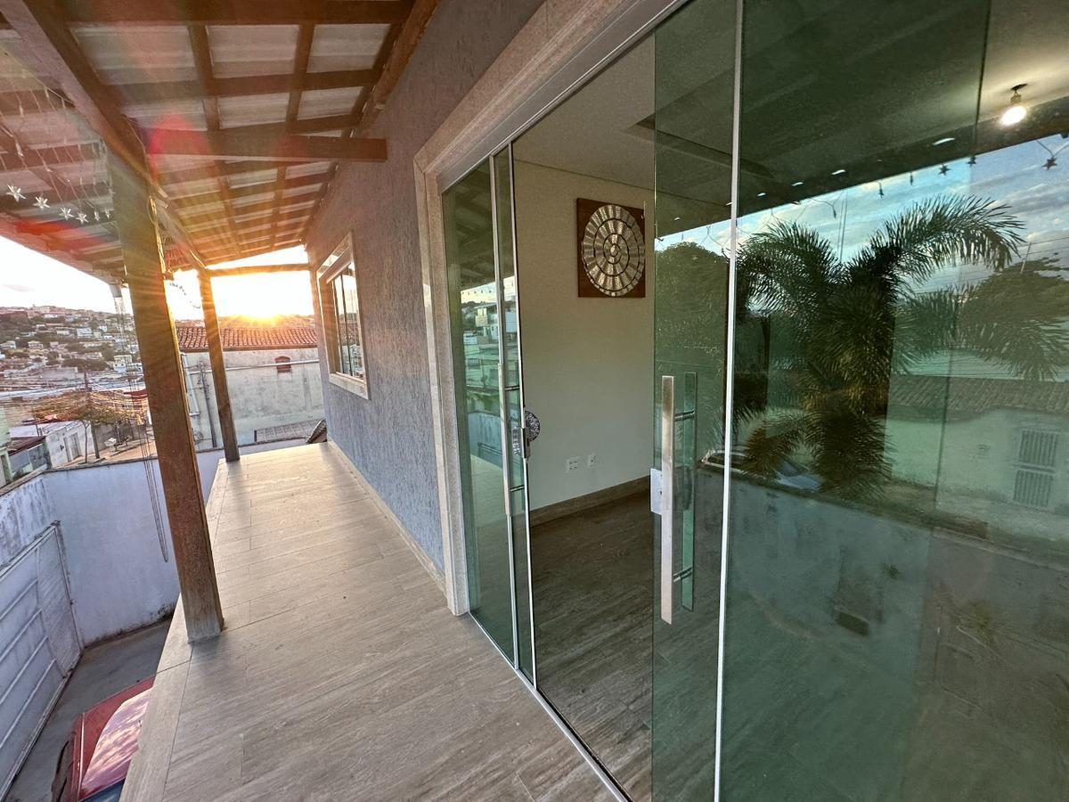 Casa, Céu Azul, 3 Quartos, 5 Vagas, 1 Suíte