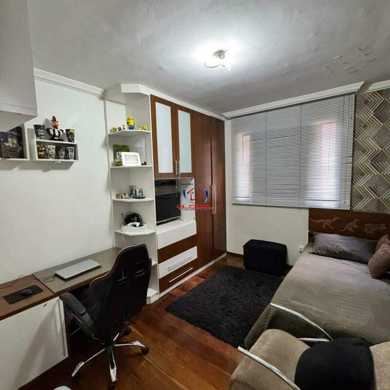 Casa, Castelo, 3 Quartos, 2 Vagas, 1 Suíte