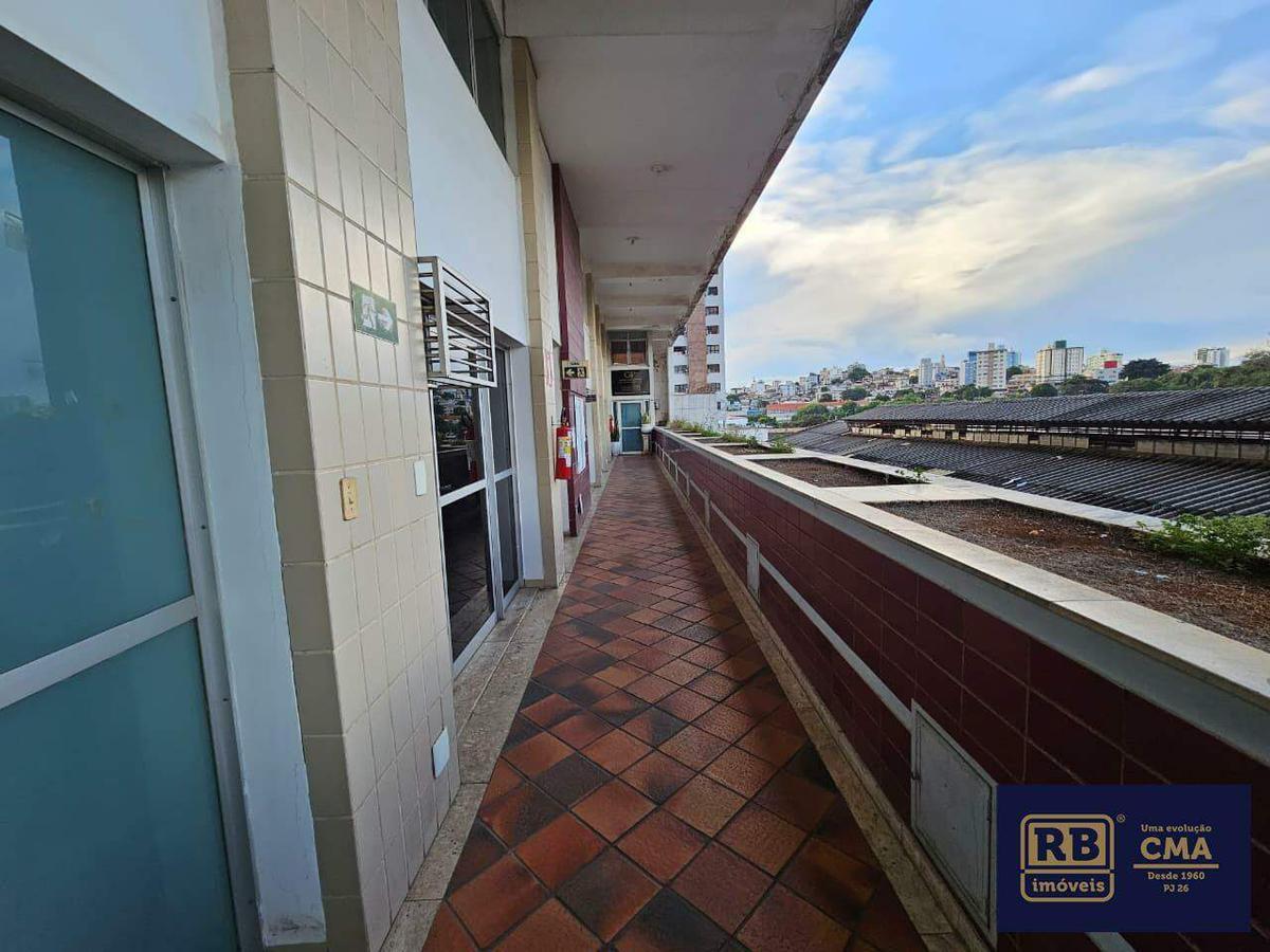 Sala, Barro Preto, 0 Quarto, 4 Vagas