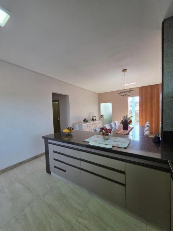 Casa, Lindéia, 3 Quartos, 4 Vagas, 1 Suíte