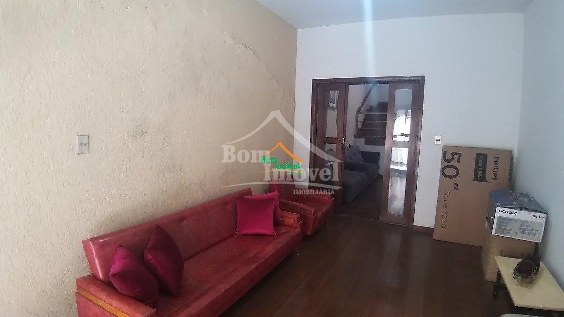 Casa, Centro, 3 Quartos, 2 Vagas, 1 Suíte