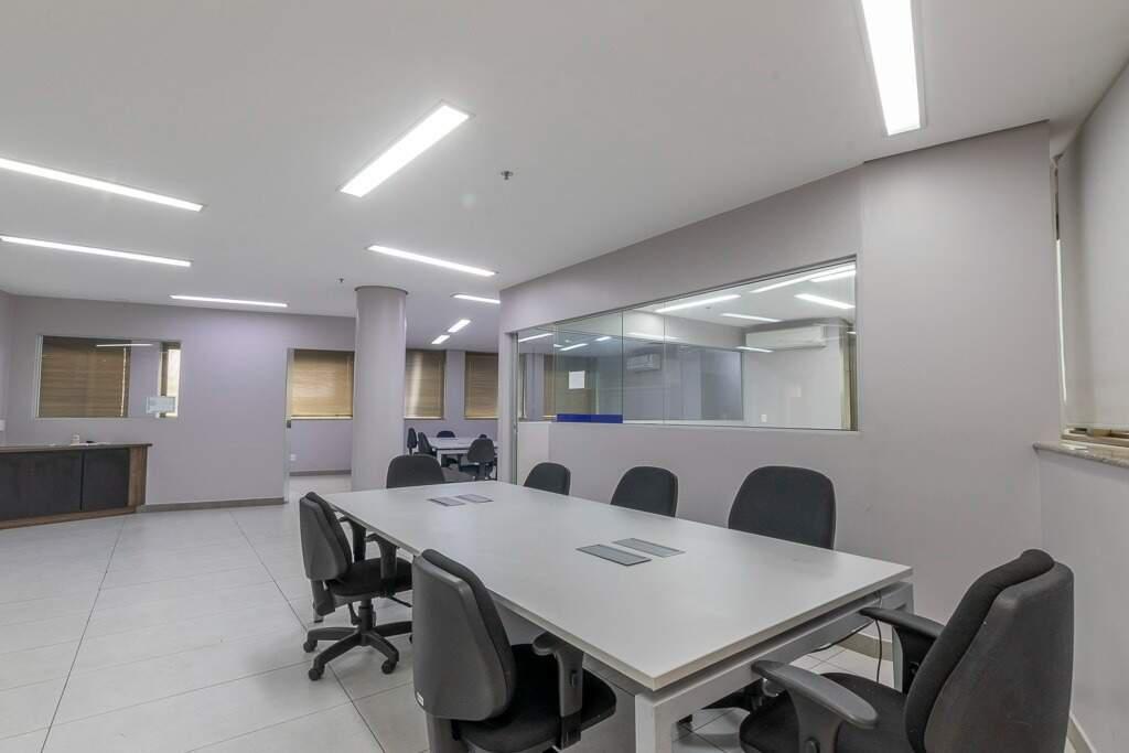 Sala, Vila da Serra, 0 Quarto, 7 Vagas