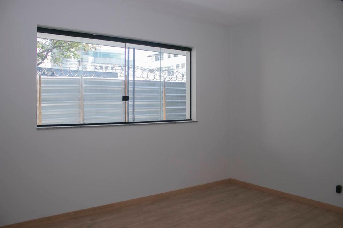 Casa Comercial, Colégio Batista, 5 Quartos, 3 Vagas