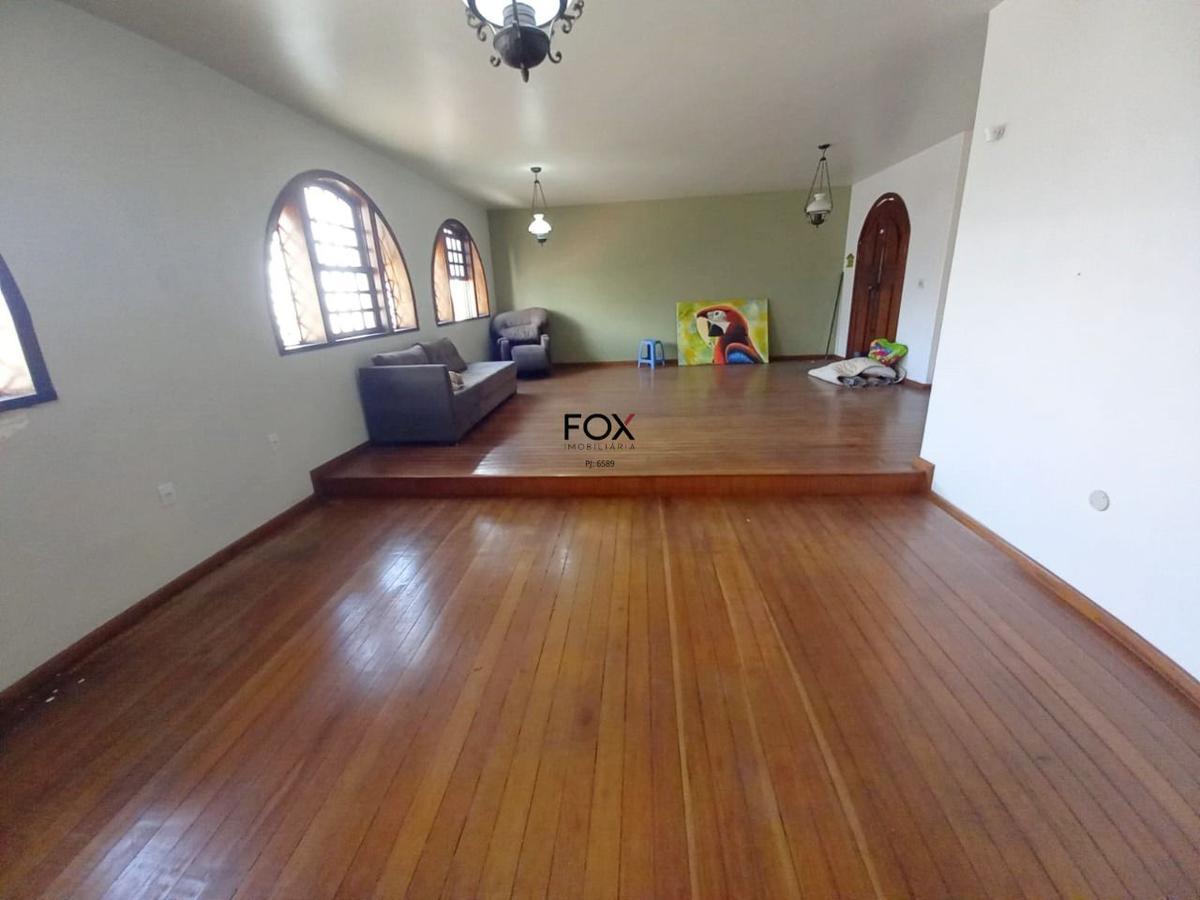 Casa, Santa Efigênia, 5 Quartos, 4 Vagas, 3 Suítes