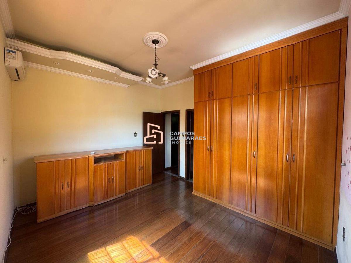 Casa, Industrial, 4 Quartos, 1 Vaga, 2 Suítes