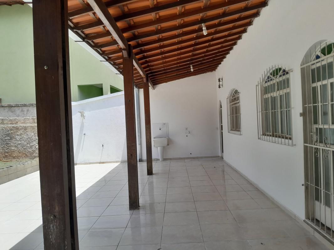 Casa Comercial, Floramar, 2 Quartos, 10 Vagas