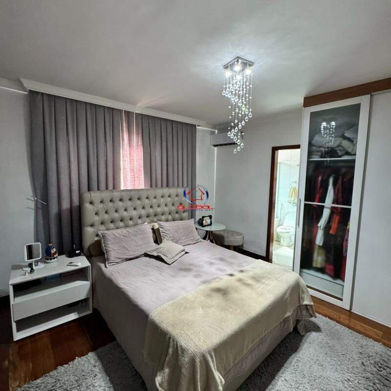 Casa, Castelo, 3 Quartos, 2 Vagas, 1 Suíte