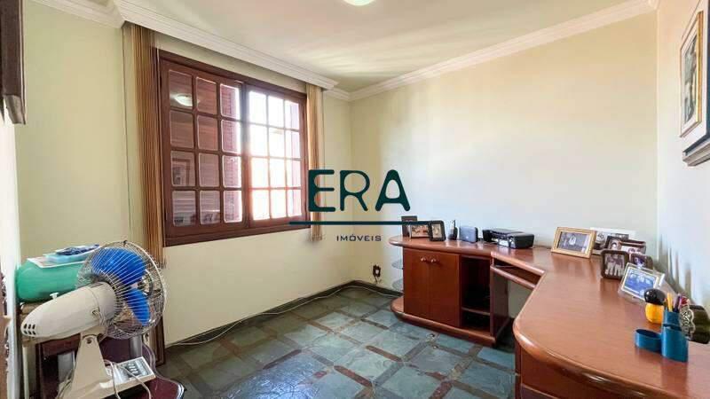 Casa, Luxemburgo, 5 Quartos, 4 Vagas, 2 Suítes