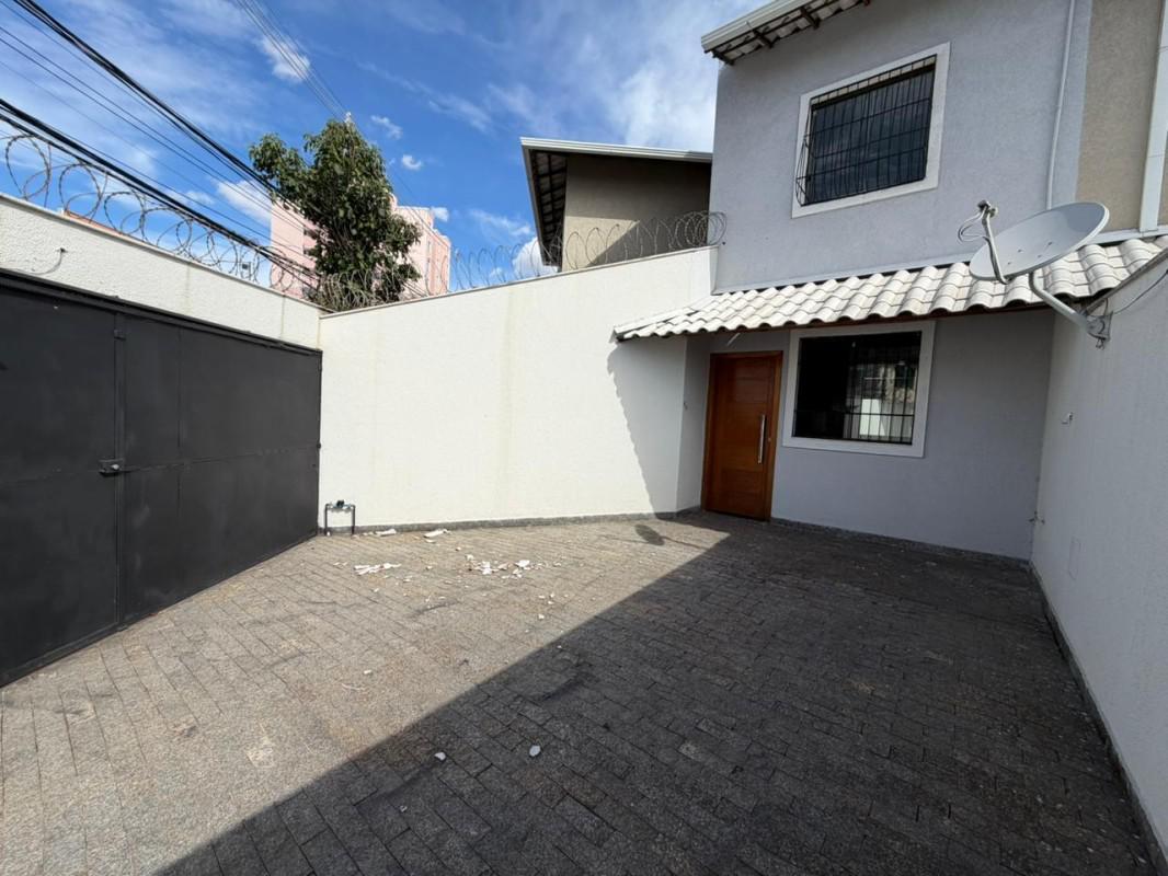 Casa, Santa Branca, 2 Quartos, 3 Vagas