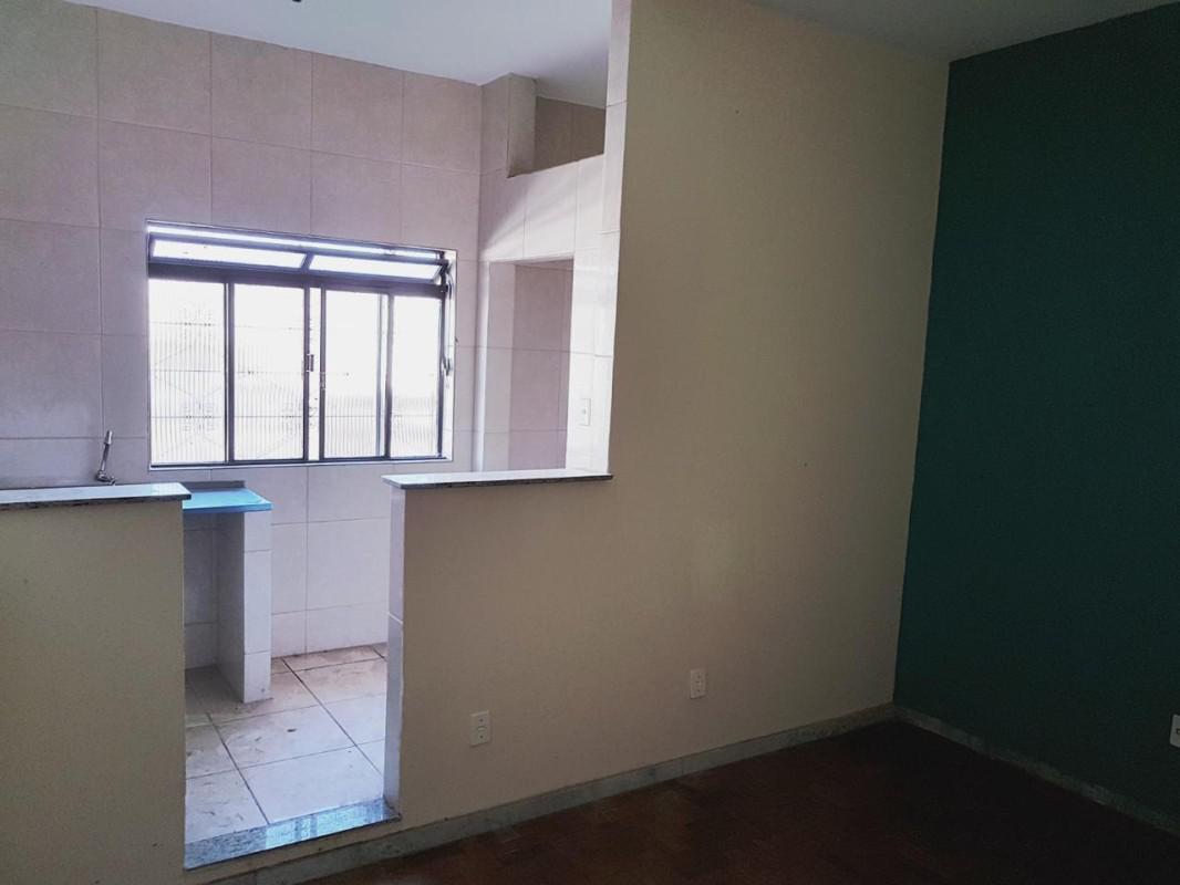 Prédio, Das Industrias I (barreiro), 14 Quartos, 0 Vaga