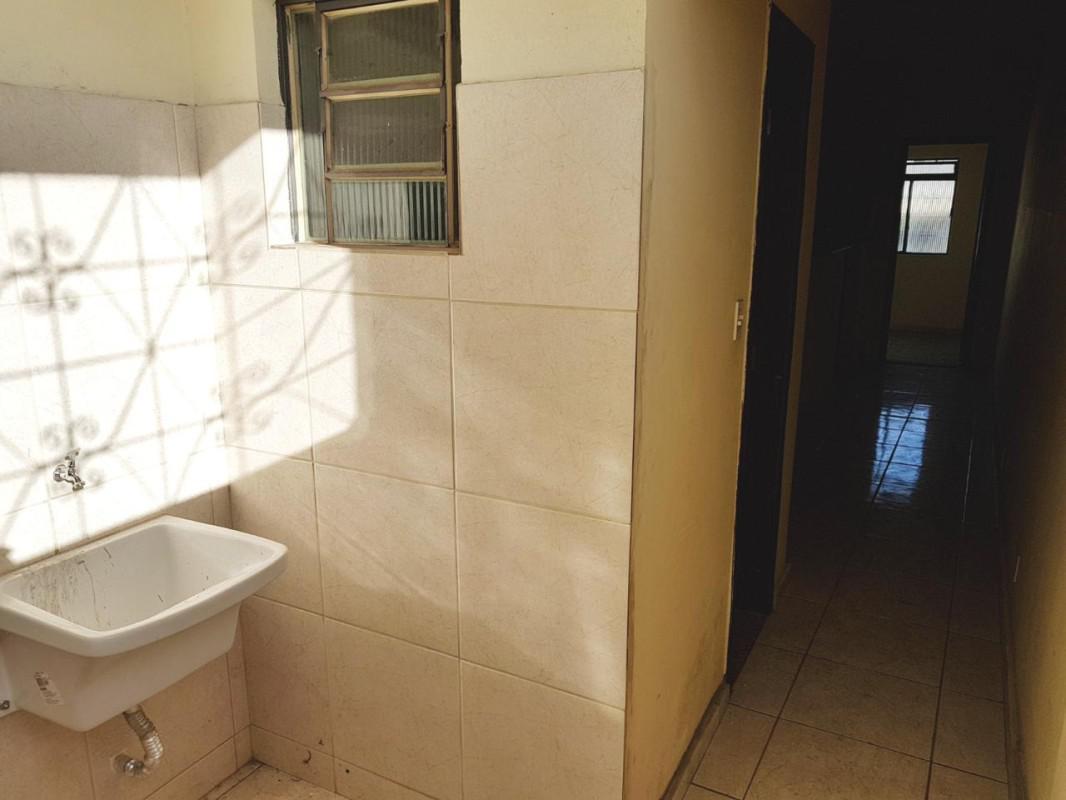 Prédio, Das Industrias I (barreiro), 14 Quartos, 0 Vaga