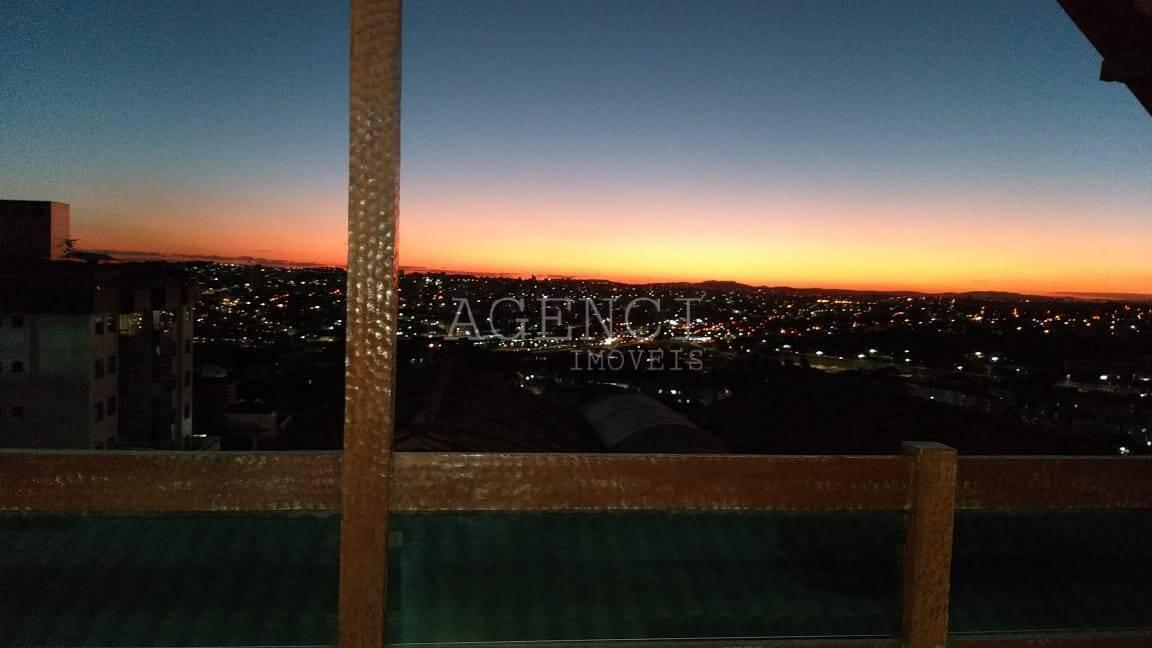 Casa, Camargos, 4 Quartos, 0 Vaga, 2 Suítes