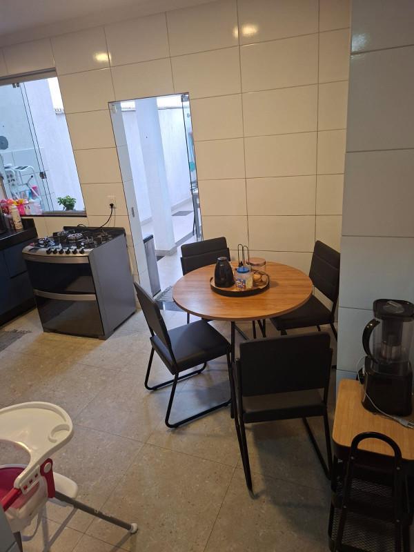 Casa, Europa, 4 Quartos, 2 Vagas, 1 Suíte