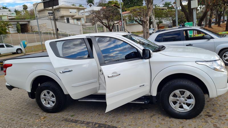 Mitsubishi L200 Triton Sport Hpe 2.4 CD Diesel Aut.