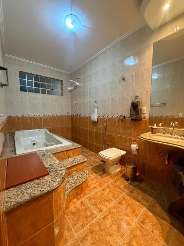 Casa, Castelo, 3 Quartos, 8 Vagas, 1 Suíte