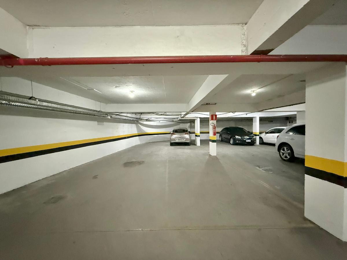 Sala, Liberdade, 0 Quarto, 13 Vagas