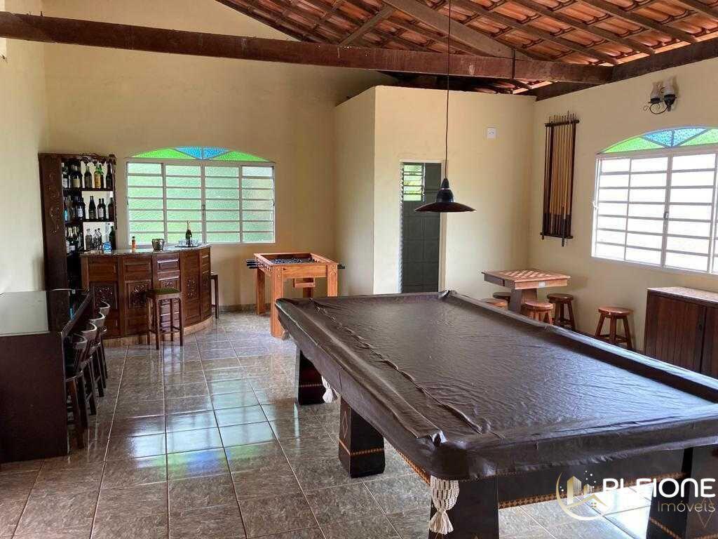 Fazenda, Centro, 5 Quartos, 2 Vagas, 1 Suíte