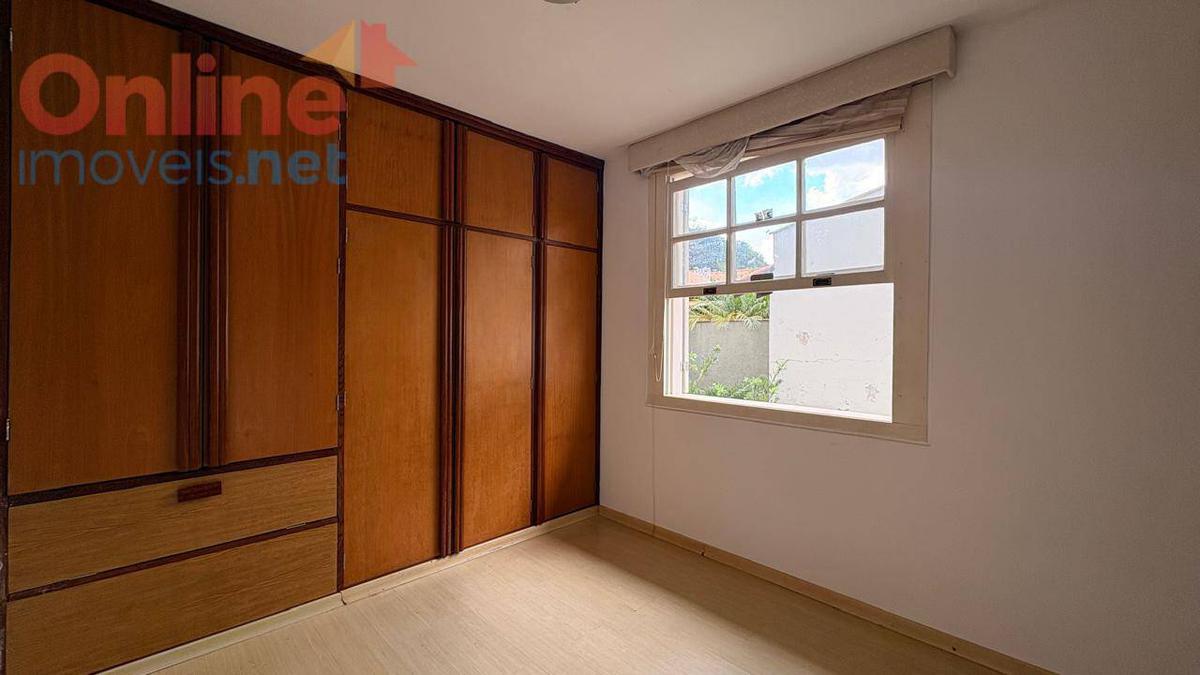 Casa, Vila Paris, 4 Quartos, 0 Vaga, 2 Suítes