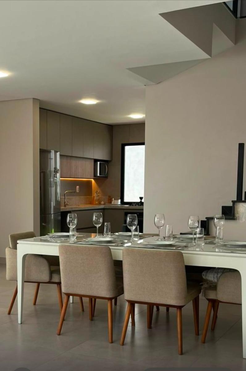 Casa, Trevo, 3 Quartos, 2 Vagas, 3 Suítes