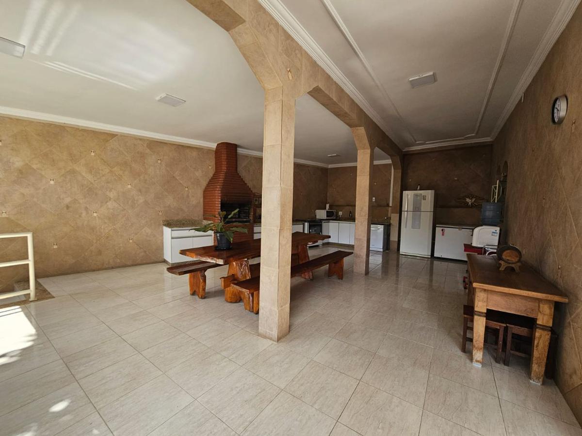 Casa, Santa Cruz, 4 Quartos, 6 Vagas, 1 Suíte