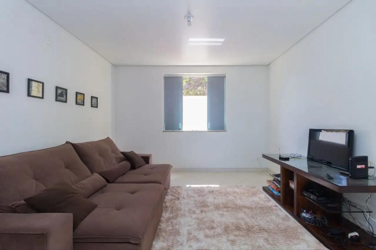 Casa, Estoril, 4 Quartos, 3 Vagas, 4 Suítes