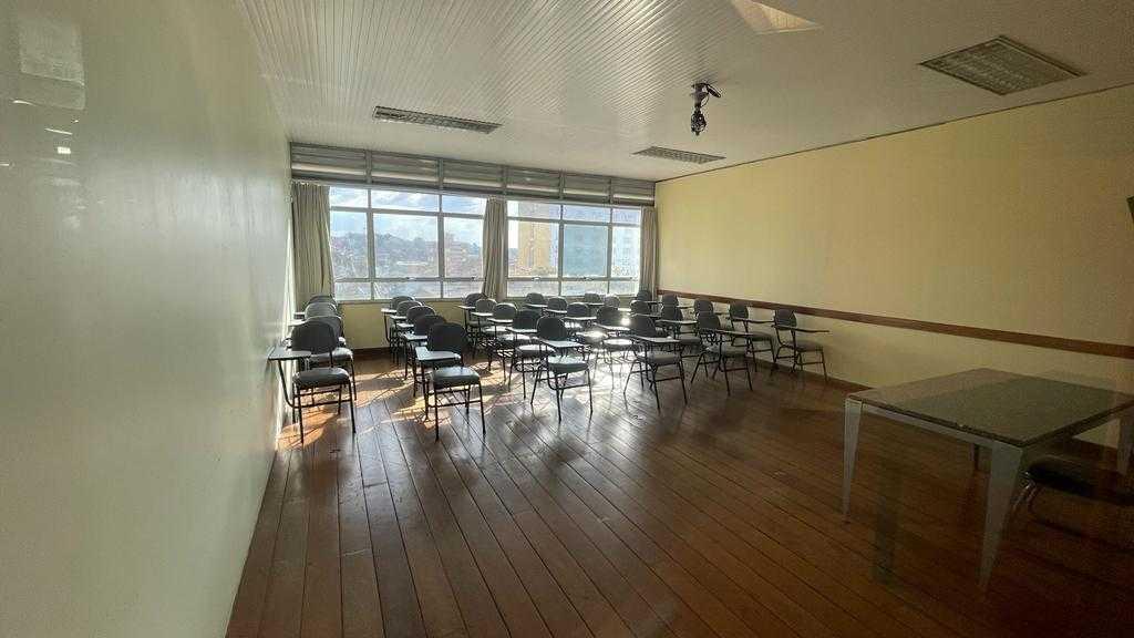 Prédio, São Cristóvão, 0 Quarto, 0 Vaga