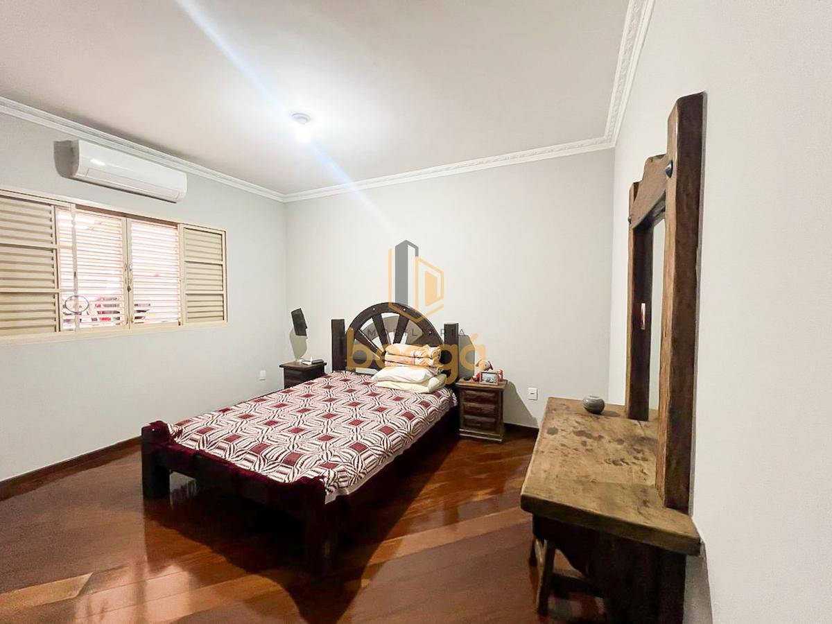 Casa, Nacional, 3 Quartos, 4 Vagas, 1 Suíte