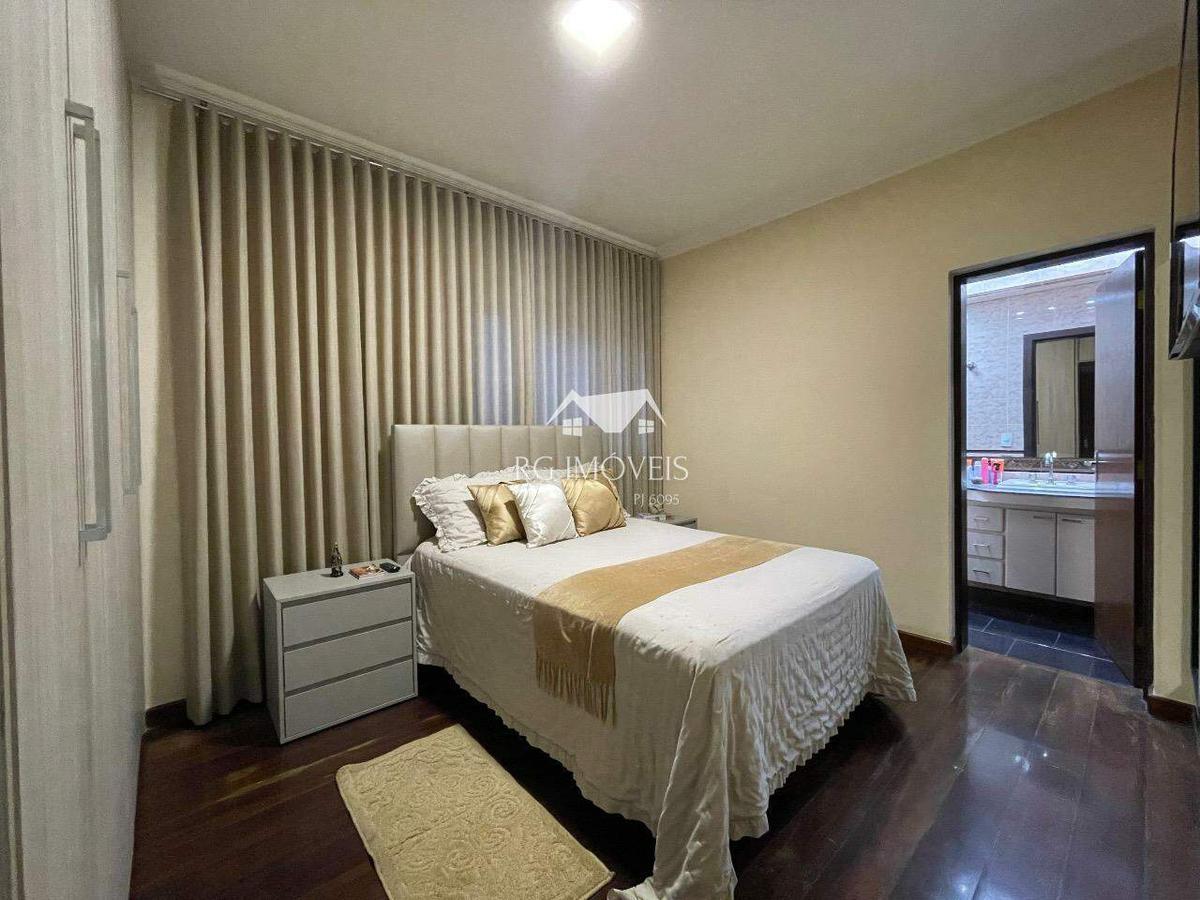 Casa, Barreiro, 3 Quartos, 8 Vagas, 1 Suíte