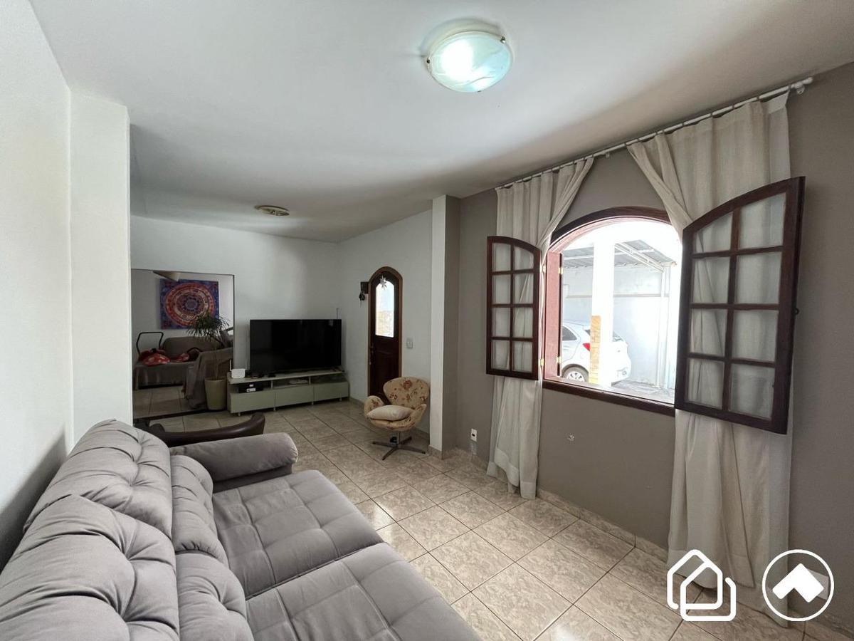 Casa, Buritis, 5 Quartos, 5 Vagas, 1 Suíte